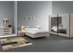 Slaapkamer met bed 180x200cm - kleerkast 250cm - commode 110cm en 2 nachtkastjes
