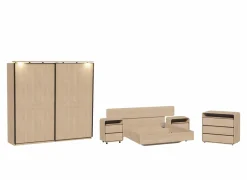 Slaapkamer met bed 180x200cm - kleerkast 242cm - commode 97cm en 2 nachtkastjes